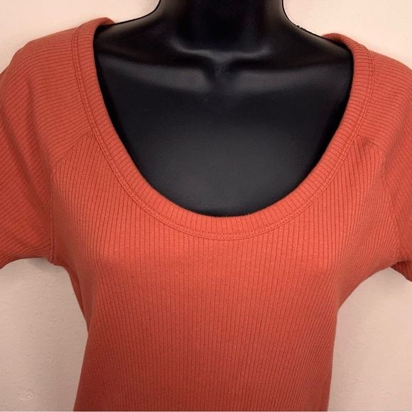 Large FittedMaurices Brick Orange Reddish Tee Short Sleeve Stretch Ribbed Casual - Picture 4 of 12